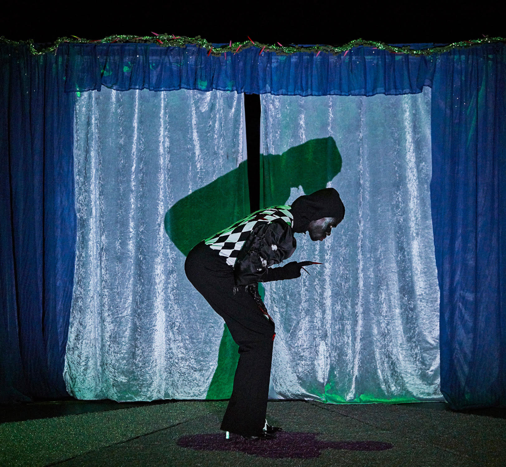 Anthony Martine et Mérendys Martine dans la pièce Quand on dort on n'a pas faim, avec une création lumière de Jérôme Baudouin, créateur lumière en danse, théâtre et spectacle vivant.